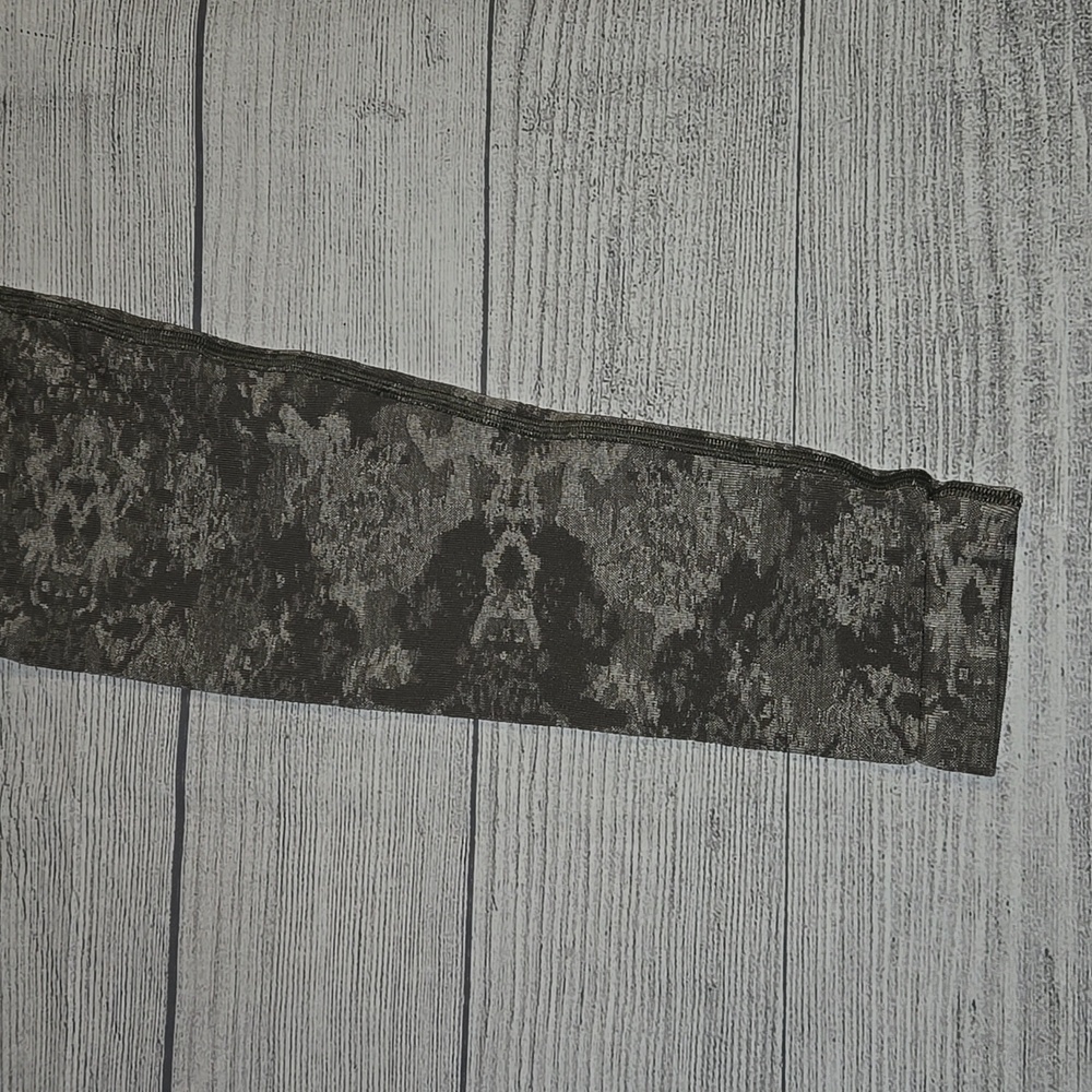 Women's Best Seamless Leggings Camo Size M NWOT - Picture 5 of 9